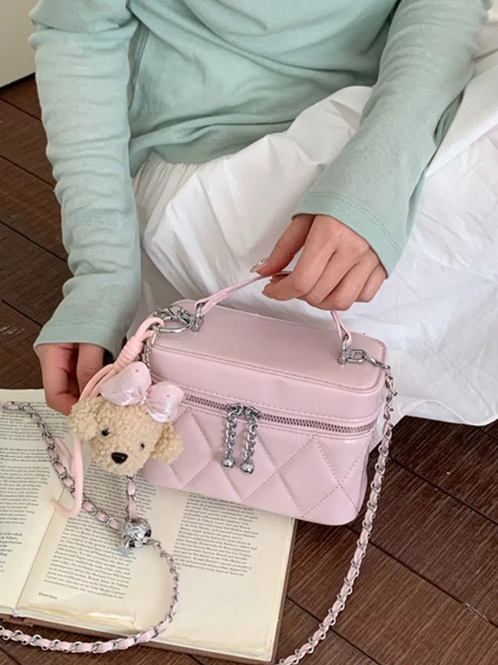 Quilted Chain Strap Crossbody Bag in Pink