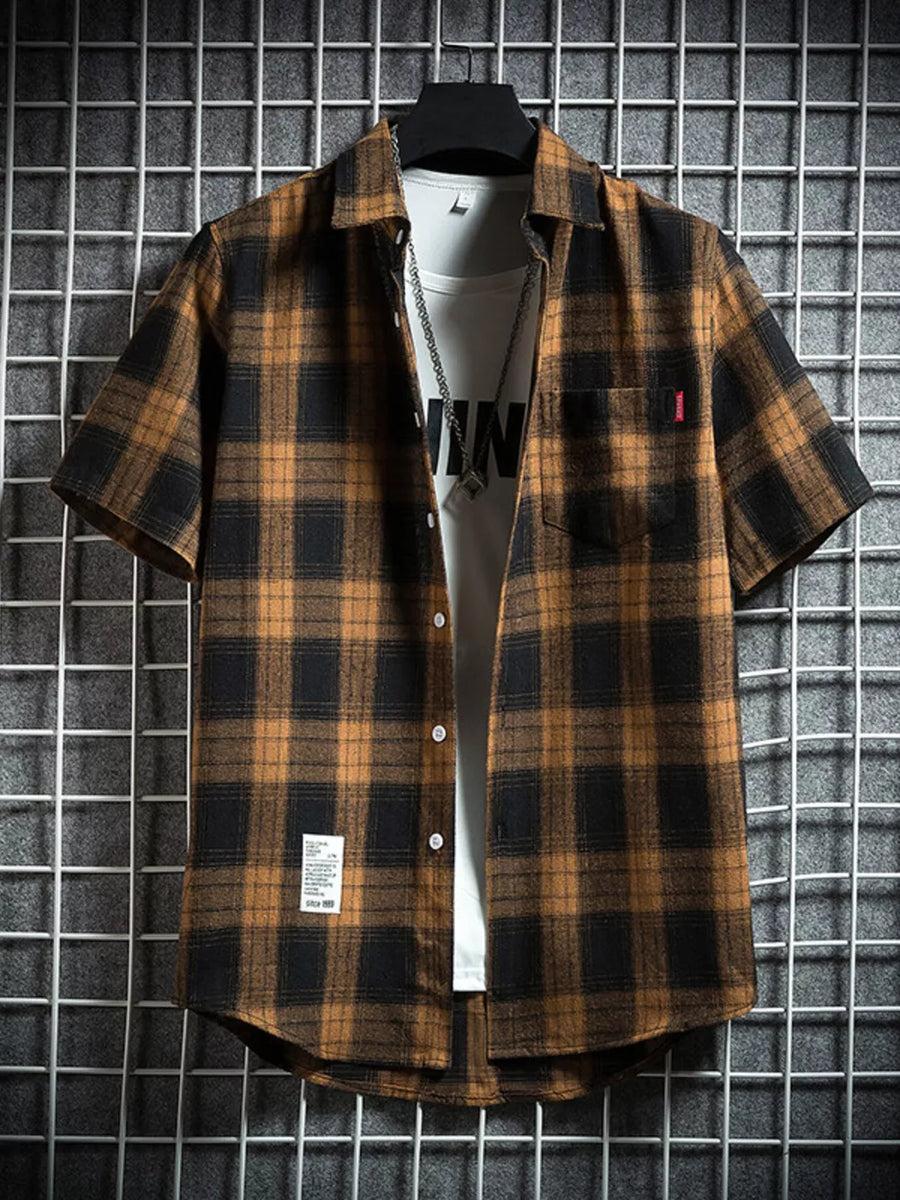 Classic plaid short-sleeve men's shirt in brown and black cotton with chest pocket.