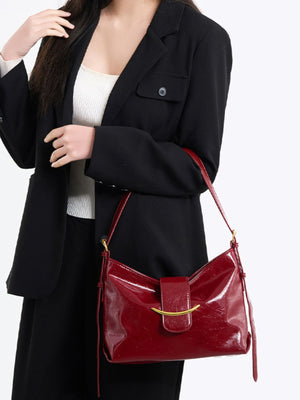 shoulder bag in burgundy