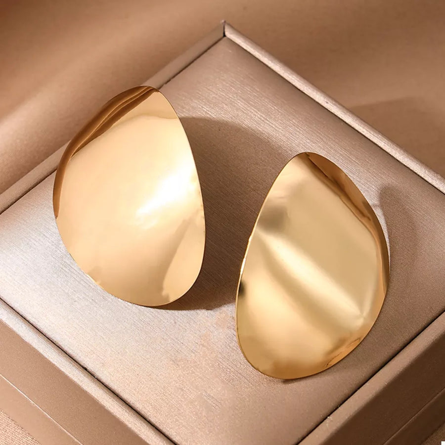earrings in Golden with curved design and 2 inches