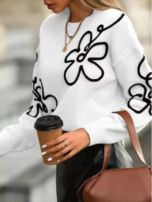 pullover sweater in black with dropped shoulder and hip-length