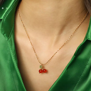 Gold necklace with collar length and clasp
