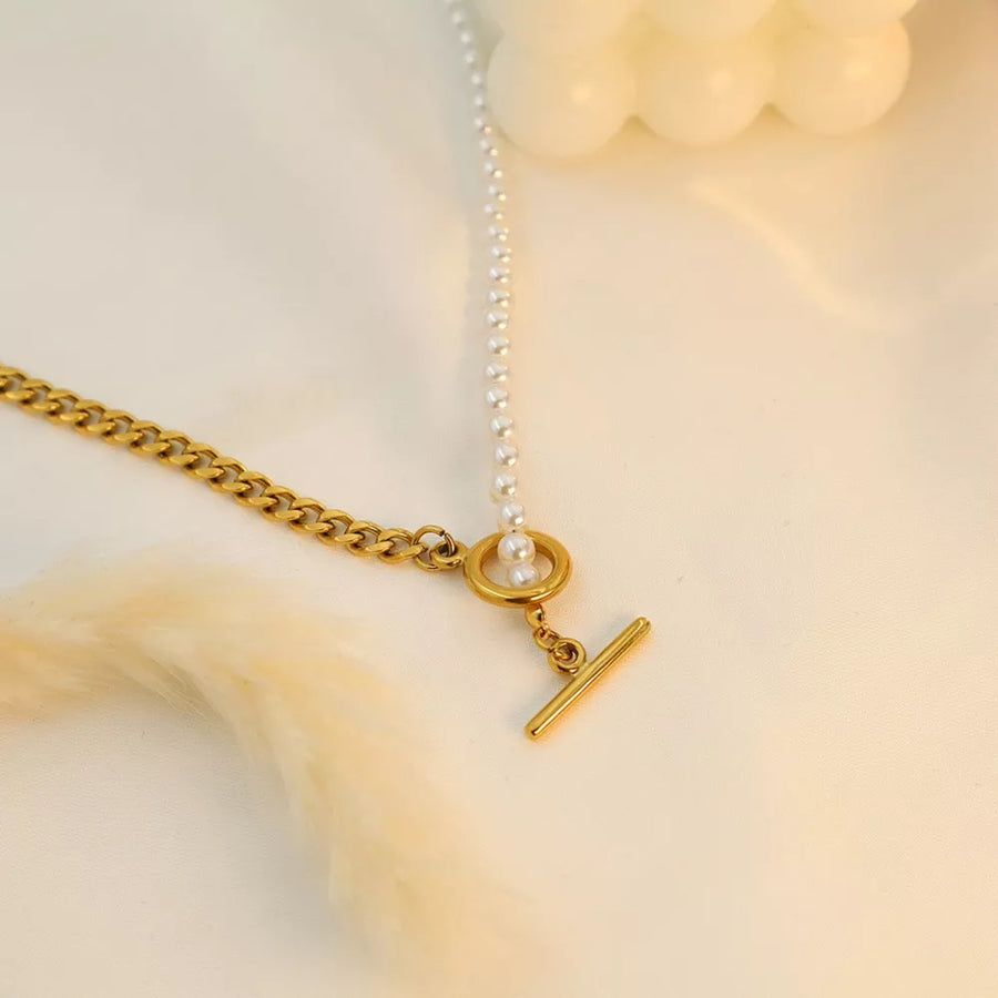 Gold necklace with princess-length and toggle