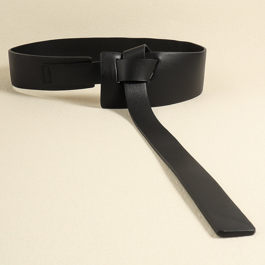 Black leather belt with knotted waistband and elongated tail detail