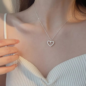necklace in silver featuring heart pendant and regular fit