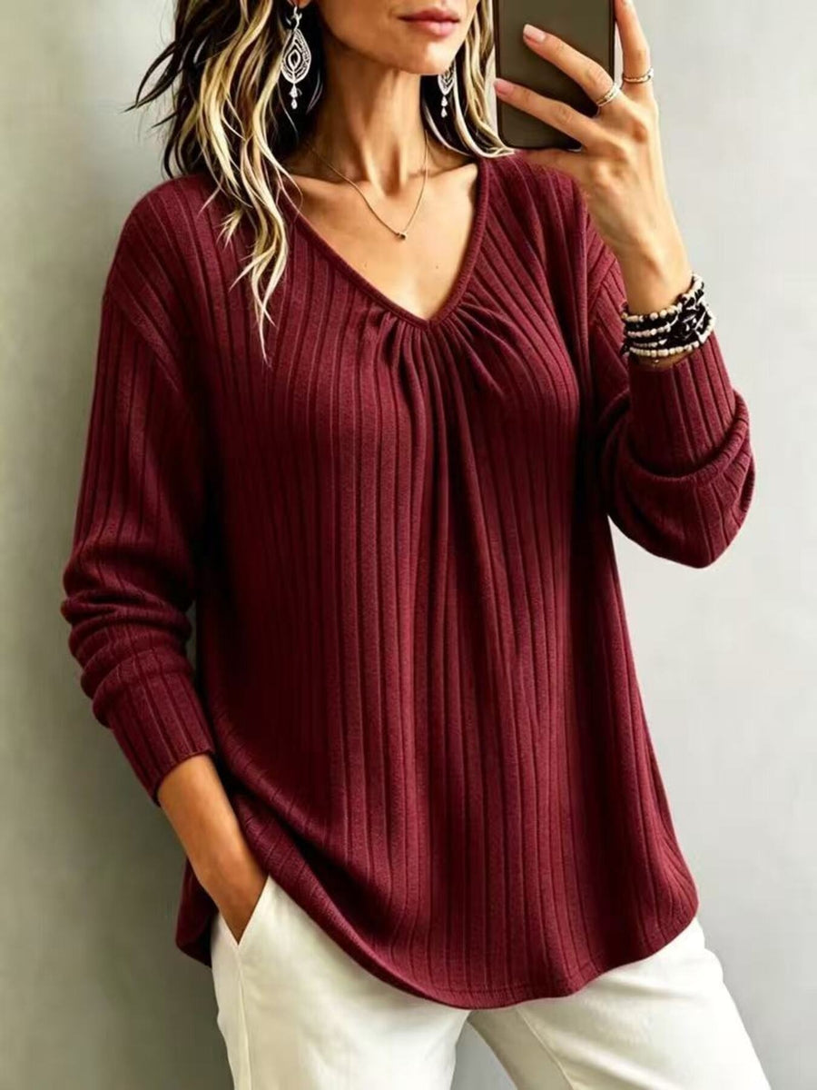 t-shirt in burgundy featuring ribbed and relaxed fit