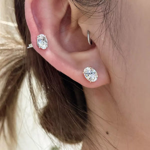 1 Carat Moissanite 925 Sterling Silver Stud Earrings in clear with faceted stone