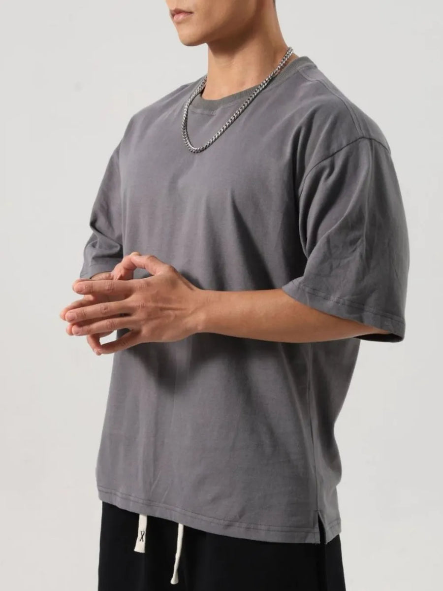 Boxy cut gray washed cotton t-shirt with crew neck and short sleeves.