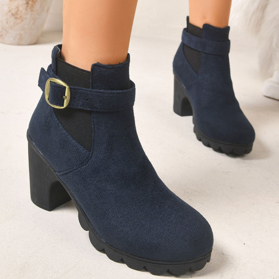 Green boots with ankle-length and pull-on