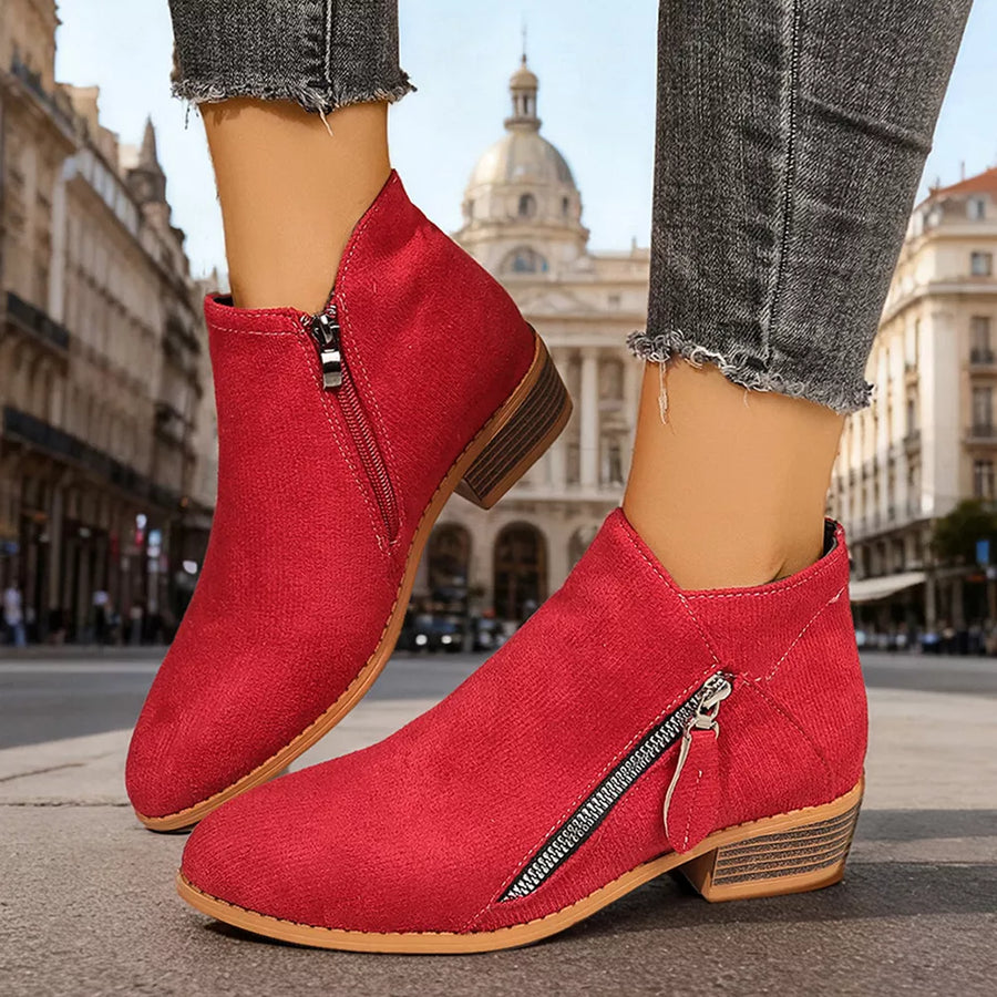 Black boots with ankle-length and zip
