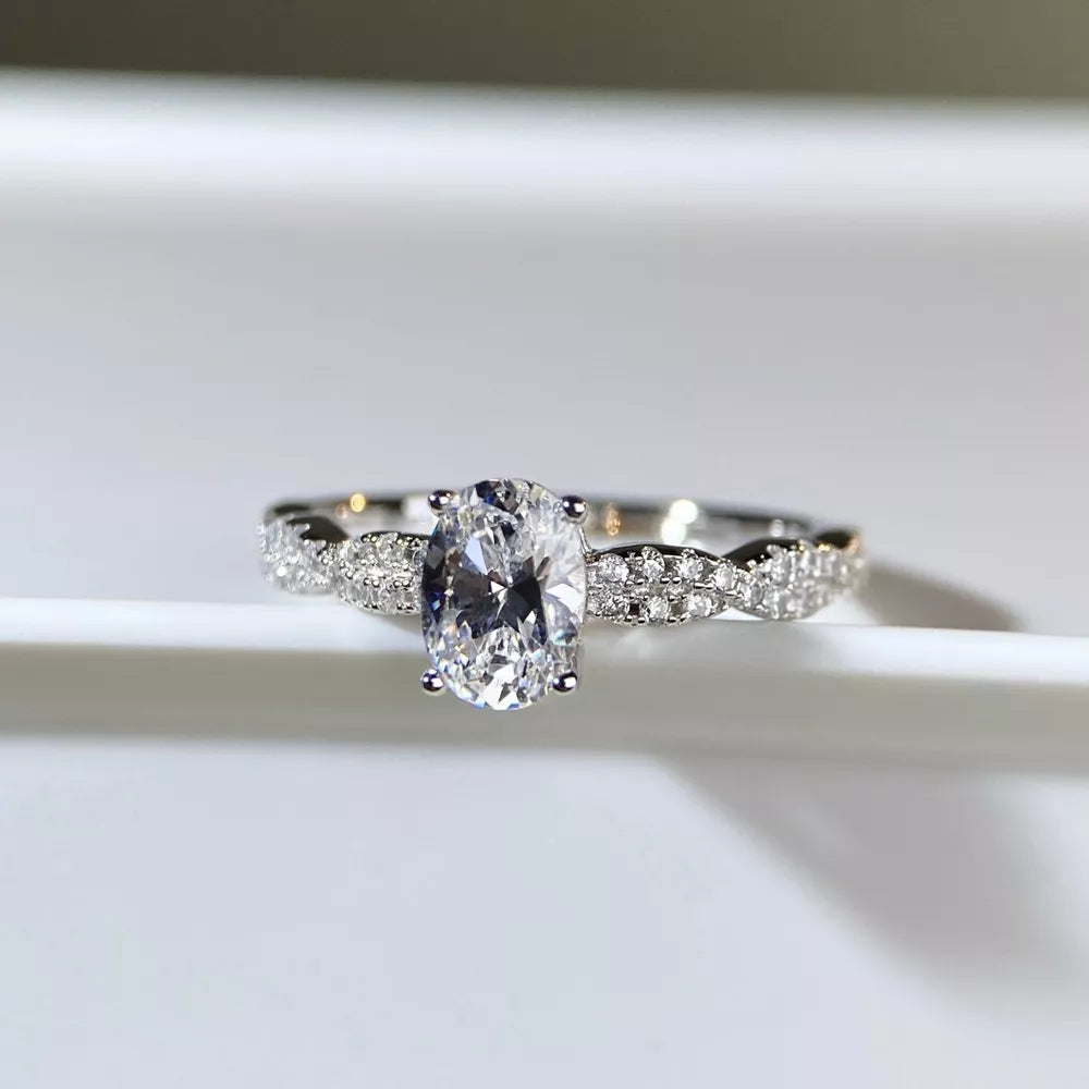High-carbon Diamond 925 Sterling Silver Oval Ring in clear with oval cut diamond