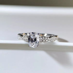 High-carbon Diamond 925 Sterling Silver Oval Ring in clear with oval cut diamond