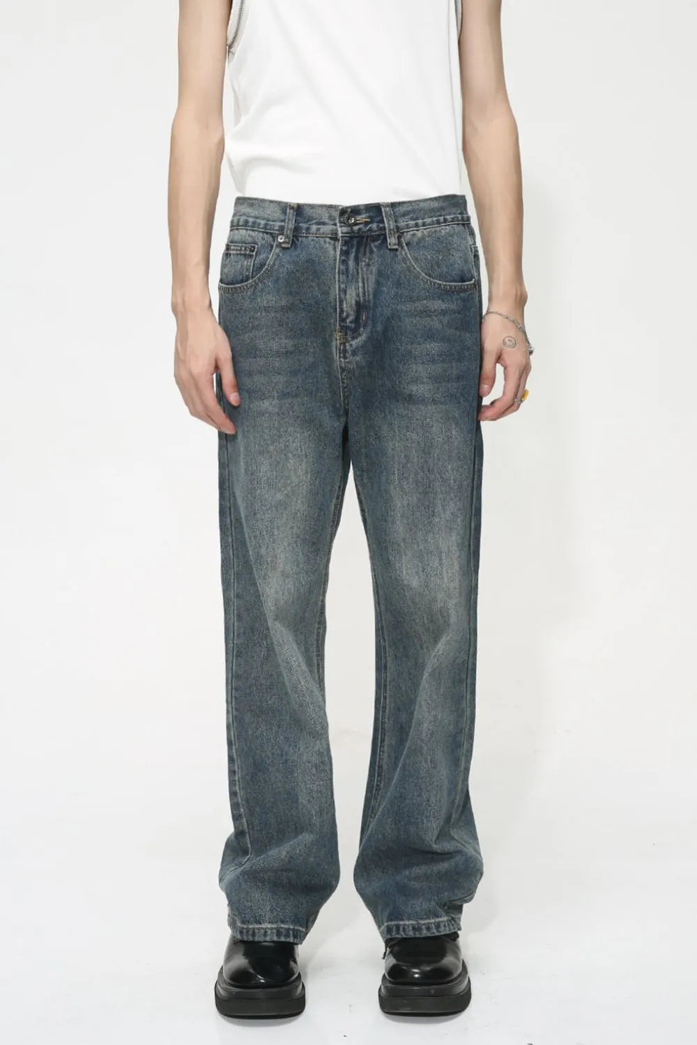 Baggy denim jeans in medium wash with subtle fading and a relaxed fit.