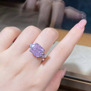 ring in silver featuring zircon stones and fitted fit