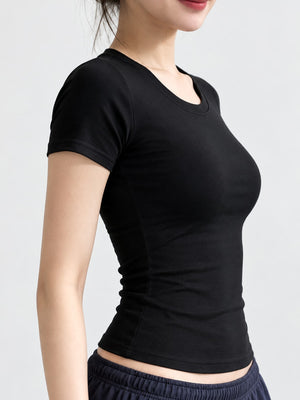 Polyester &amp t-shirt in Black with slim silhouette