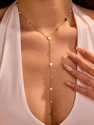 necklace in gold featuring heart charms and regular fit