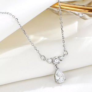 necklace in silver featuring teardrop pendant and teardrop fit