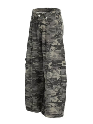 Men's urban camouflage cargo pants in cotton with multiple pockets and a relaxed fit.