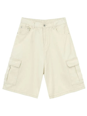 Beige baggy cargo Bermuda shorts with buttoned waist and side pockets.