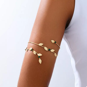 bracelet in emerald green with leaf and rhinestone embellishment