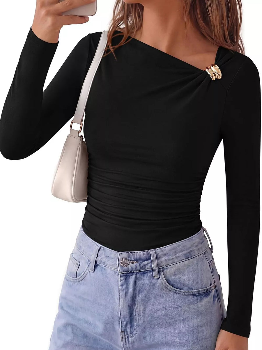 Black fitted t-shirt with boat neck