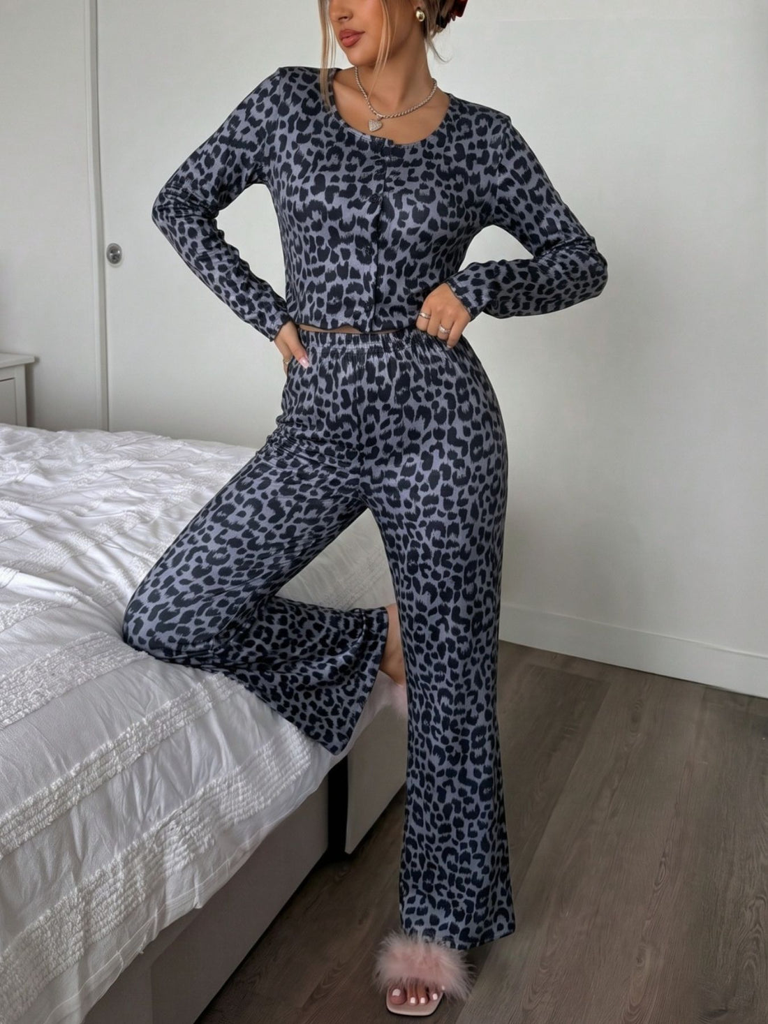 black lounge set with leopard-print and round neck
