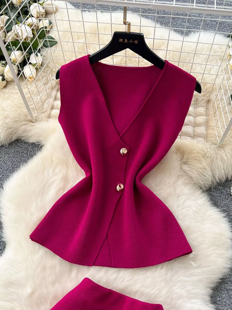 Wine red V-neck sleeveless polyester top with button details