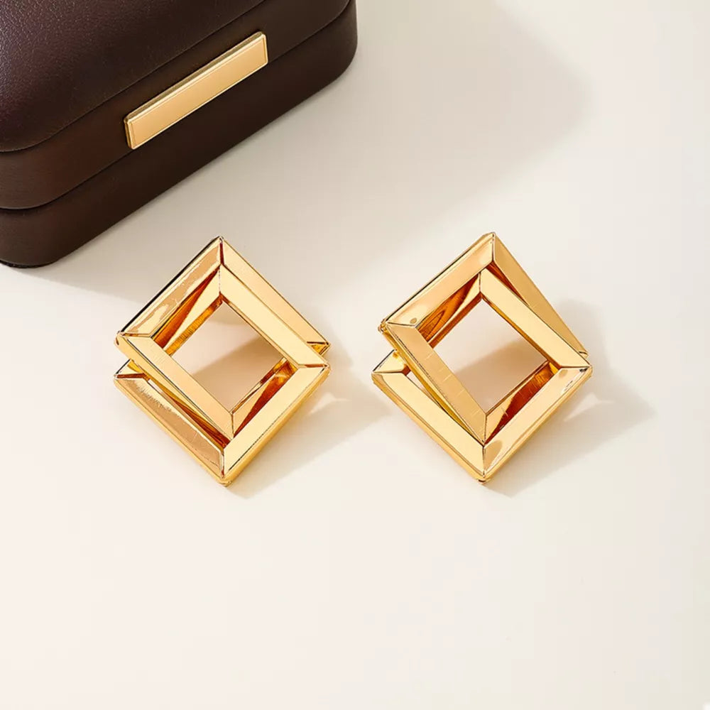 earrings in gold featuring gold-plated and geometric fit