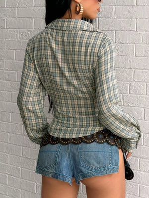 blouse in light blue with plaid and button cuffs