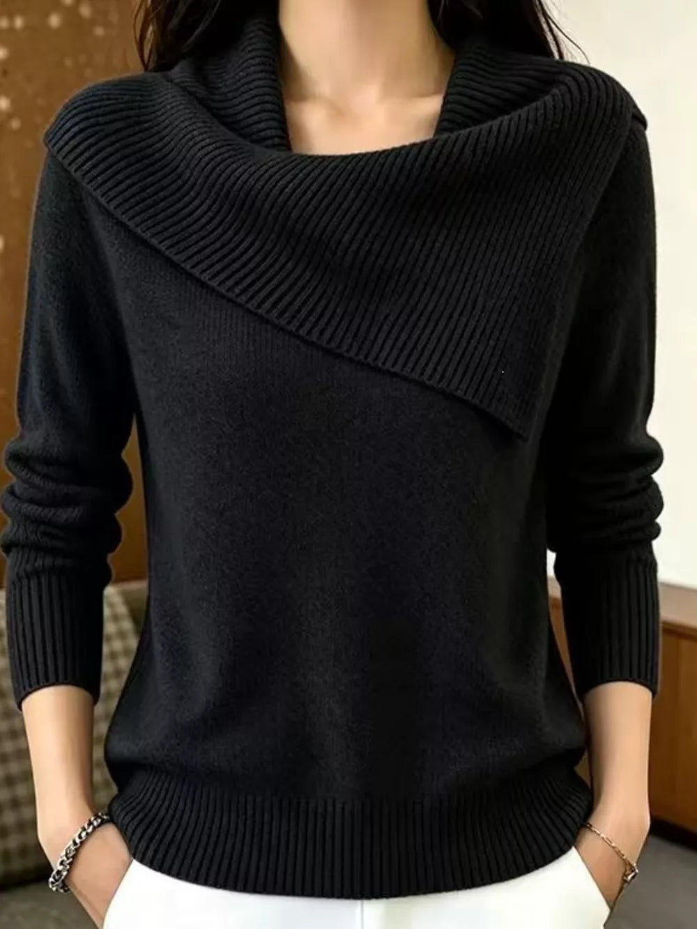 Pink pullover sweater with hip-length and pullover