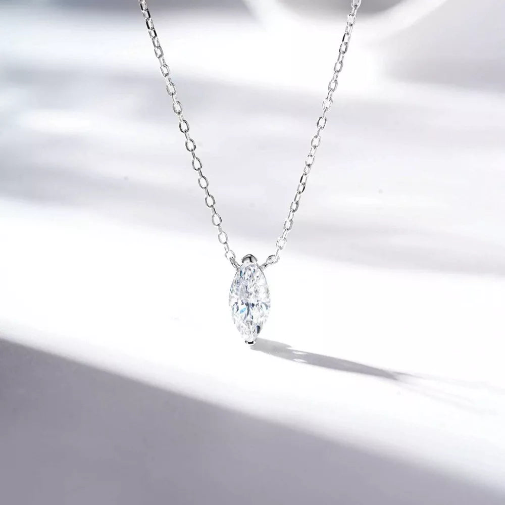 minimalist necklace in Silver with not applicable