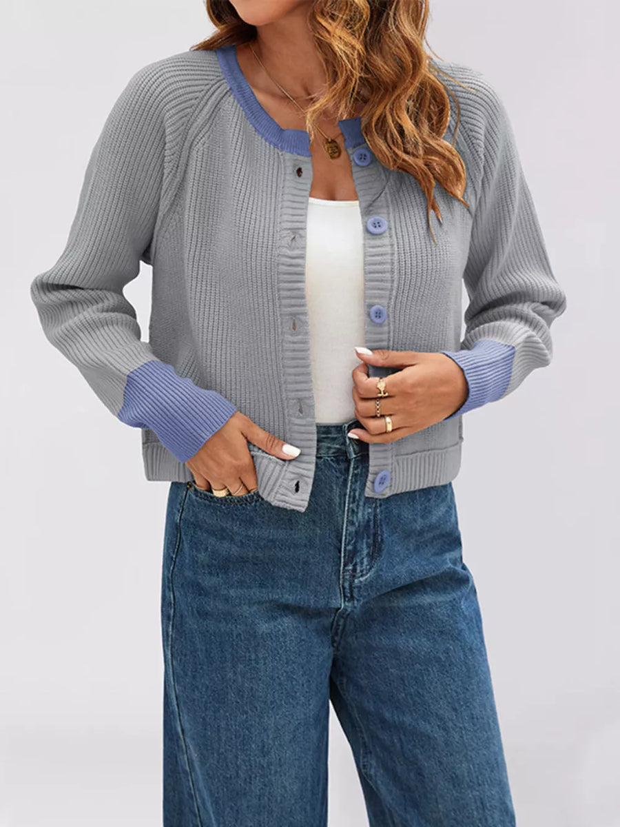 White cardigan with buttoned and long sleeve