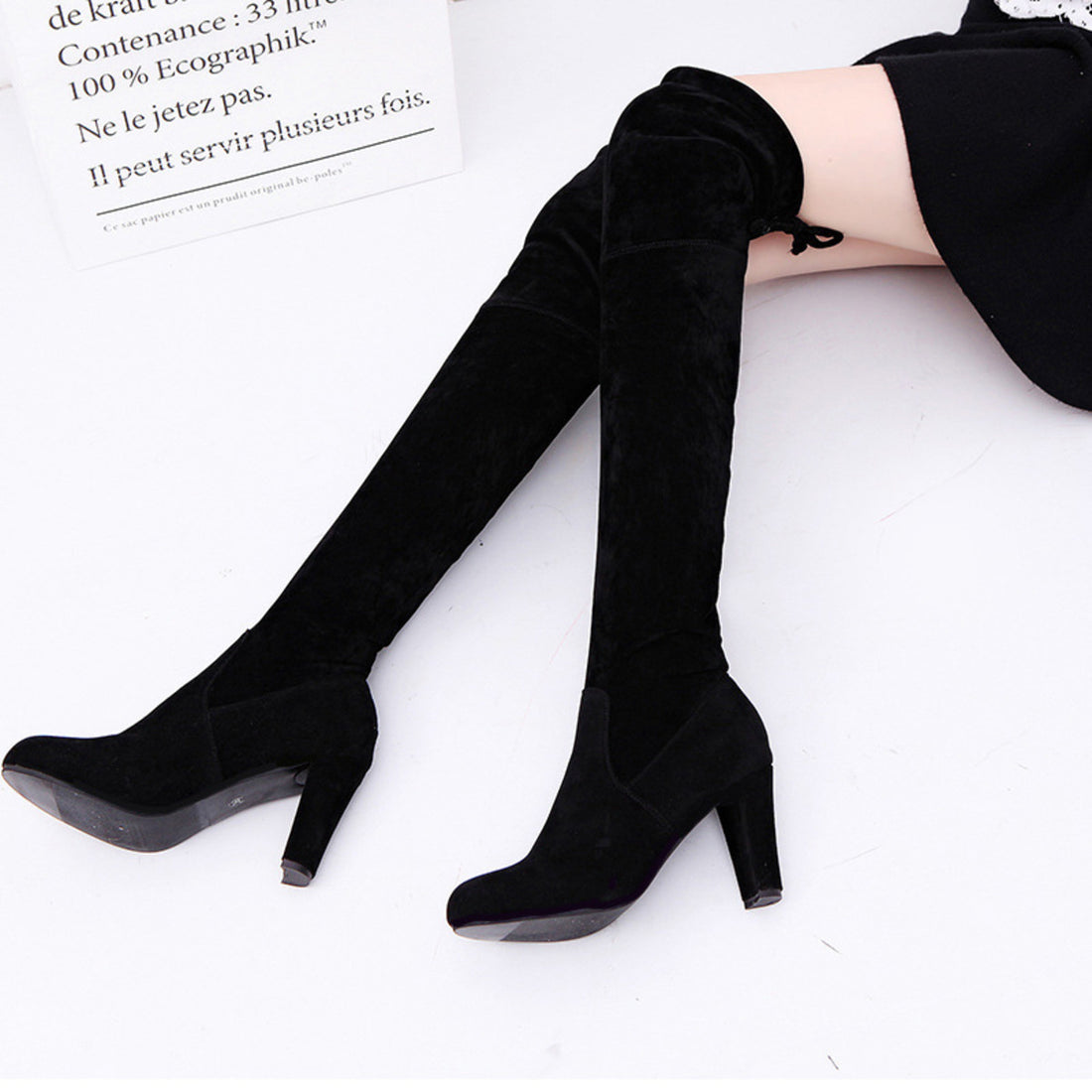 boots in black featuring round toe and fitted fit