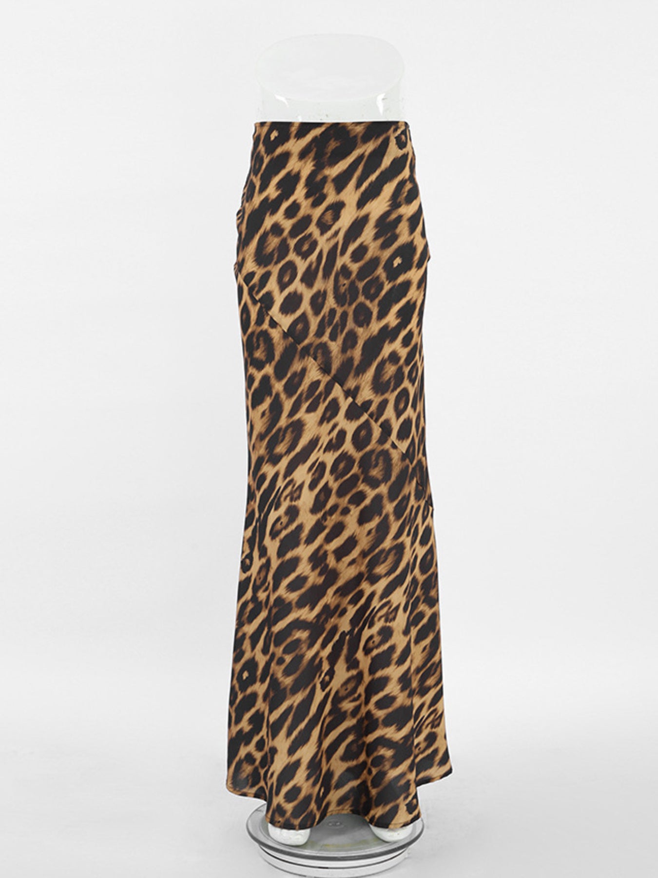 Print bodycon maxi skirt with all-over leopard print.