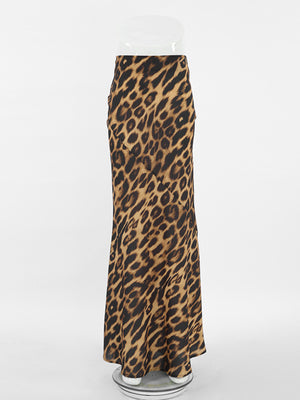 Print bodycon maxi skirt with all-over leopard print.