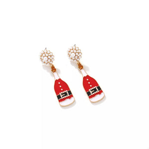 Synthetic Pearl, 18K Gold-Plated, Resin, Zinc alloy Care instructions: Avoid wea earrings in gold with drop silhouette