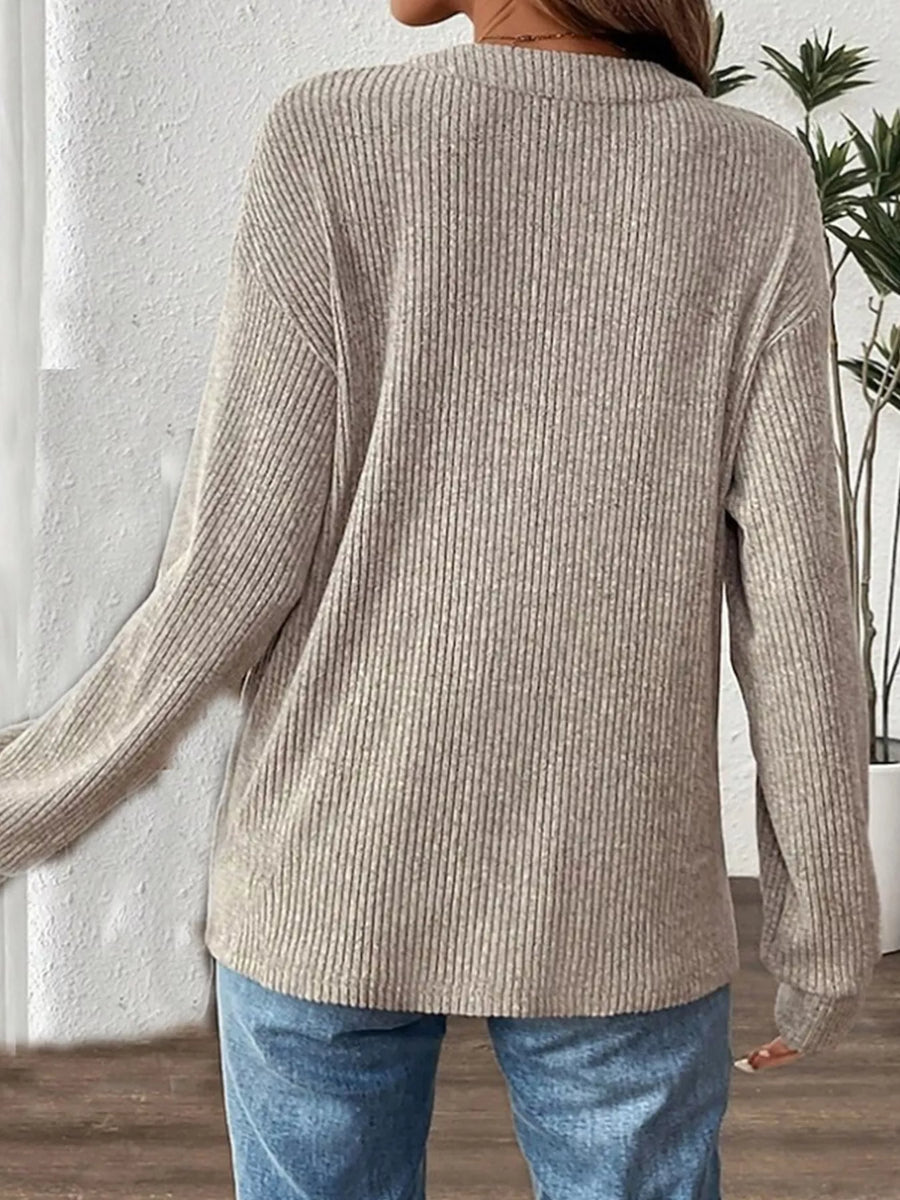 Ribbed long-sleeve top in khaki with button detail.