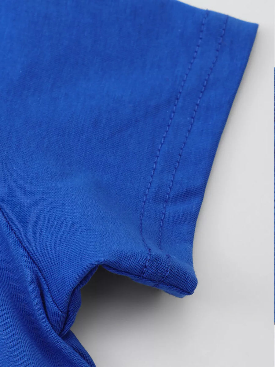 Blue cotton t-shirt with short sleeves and double-stitched hem