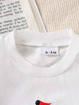 White cotton blend baby tee with sailboat appliqué and size tag