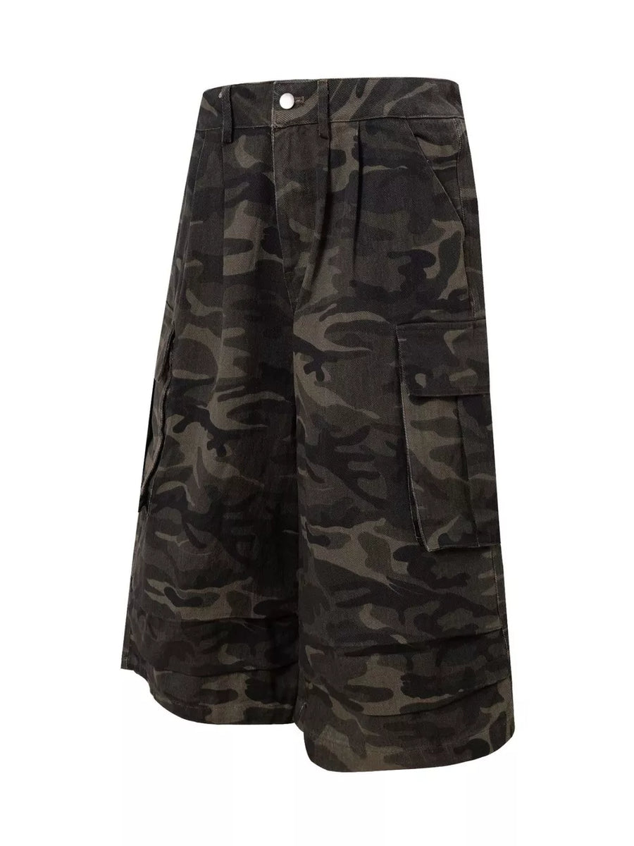 black capris featuring pocketed and camo