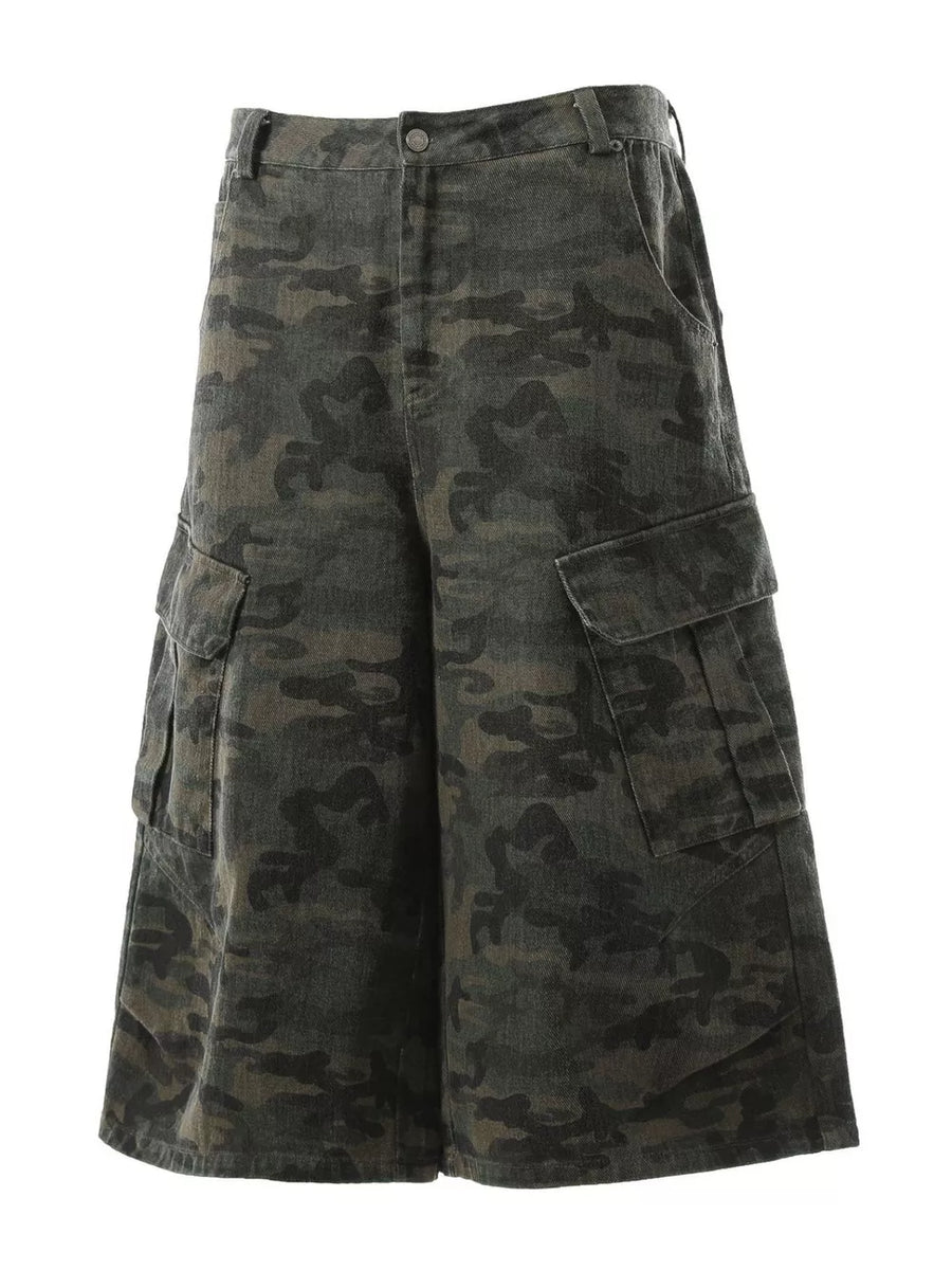 Men's Camouflage Cargo Capris in Green Camouflage