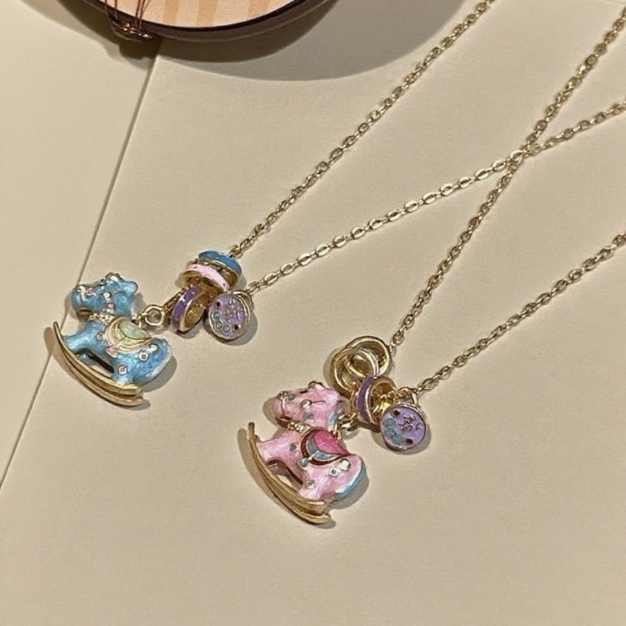 necklace in gold featuring pendant and n/a fit