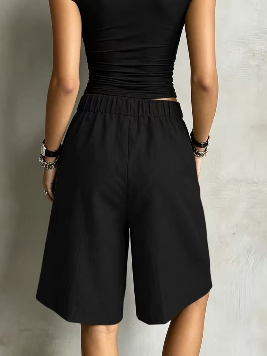 bermuda shorts in olive green with tied and bermuda