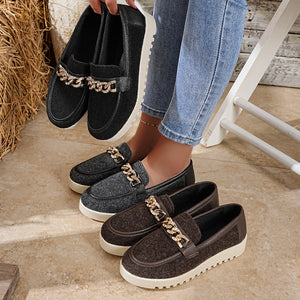 loafers in black featuring round toe and flat fit