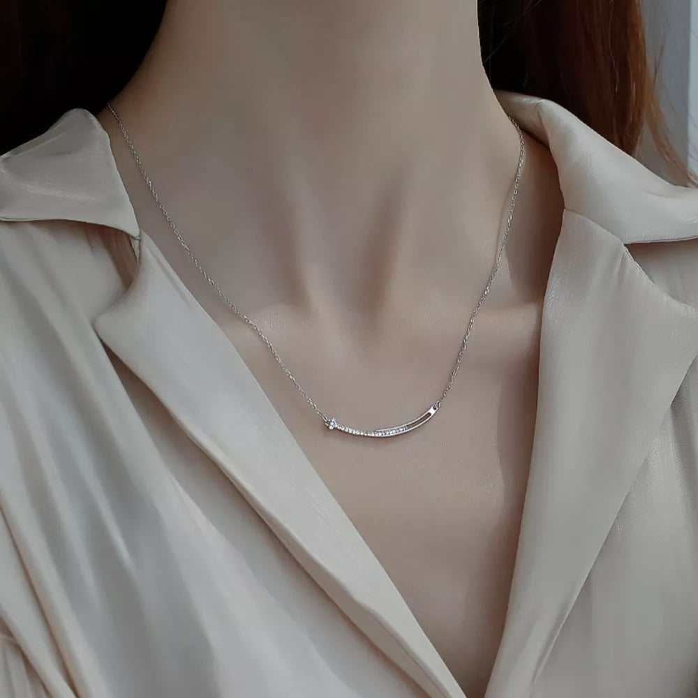 necklace in silver featuring adjustable length and not applicable fit