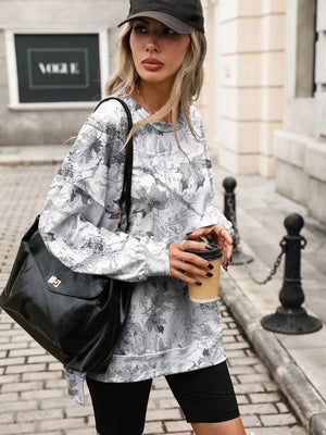 sweatshirt in White with camo and stretch