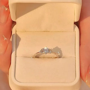 1 Carat Moissanite 925 Sterling Silver Ring in silver with moissanite stones