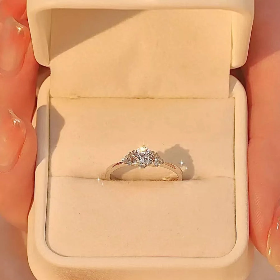 1 Carat Moissanite 925 Sterling Silver Ring in silver with moissanite stones