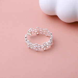 Silver ring featuring adjustable and floral