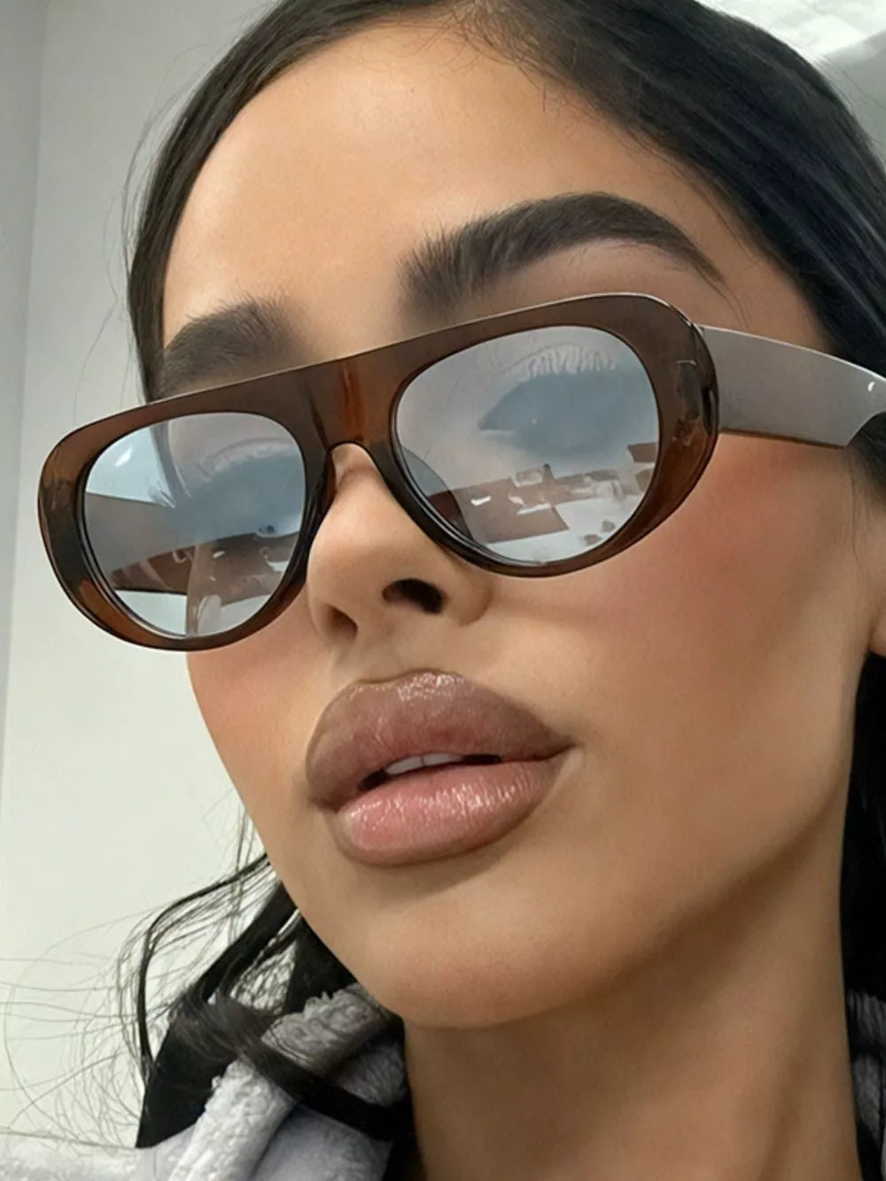 PC Frame material: Polycarbonate Lens material: Polycarbonate Temple material: P sunglasses in Style B with oval silhouette